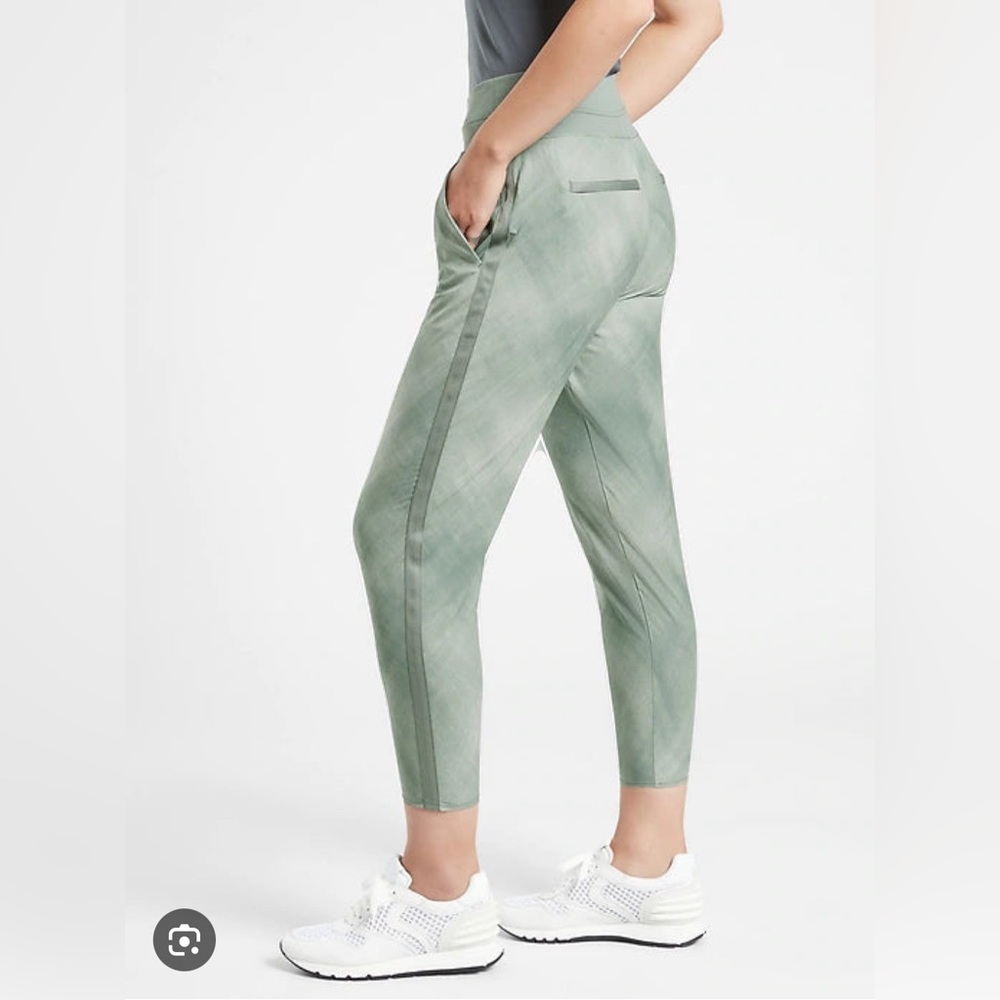 NWT Athleta Nolita Slim Tapered Crop Pant size 10